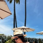 손나은, 얼굴 가려도 몸매는 못 숨겨...비키니 입고 여유 <b>만끽</b>