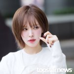 입술과 짙은 버건디 네일’ (웬디의 영스트리트 출근길) [<b>HD</b>포토]