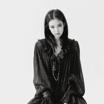 제니, 패션 매거진 화보로 고혹미 뽐내