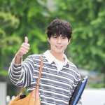 [현장포토] "캠퍼스 감성 소환"…박보검, <b>등교길</b> 된 출근길