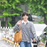 [현장포토] "<b>멍뭉이</b> 산책 나왔네"…박보검, 자이언트 푸들