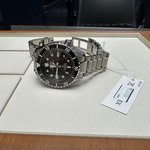 이런 비싼시계를 <b>차면</b>..