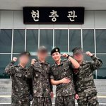 고우림, 김연아 꽃신 신기고 행복…<b>늠름</b>한 자태