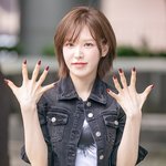 [포토] 웬디, 다크 레드네일 깨알자랑