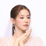 웨딩드레스 입고 <b>쇼</b>케 <b>참석</b>한 걸그룹 멤버