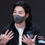 DAY6 '<b>박성진</b>' 손이 좋다고 오만번째 말한다