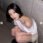 권은비, 오프숄더 입고 과감한 어깨 노출..살짝 보이는 타투