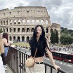 ‘10살 연하’한예슬 콜로세움 앞 개미허리 노출, <b>로마</b> 여신룩 완성