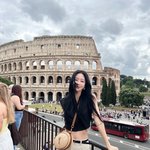 ‘10살 연하’한예슬, 크롭티로 뽐낸 한줌 허리..영화의 한 장면...