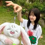 '<b>앙증</b>' 박보영, '뽀유'와 커플룩..."누가 인형이야?" [해시태그]