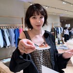 정경호와 데이트 할 때 이런 모습? 와인 들고 '빼꼼' 애교[스타<b>IN</b>]