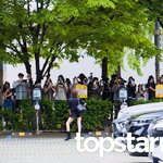 선보이는 출근길 패션쇼’ (웬디의 영스트리트 출근길) [<b>HD</b>포토]