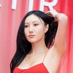 "레드가 화사했다"...화사, 섹시 플렉스