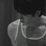 <b>진</b> 어깨 진짜 쩐다