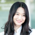 신민아, <b>반달</b> 눈웃음