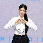 '테디 딸' 쟁탈전 1대0인데…메인보컬 빠진 이즈나, 초고속 컴백...