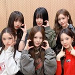 [댓글부탁해] 이즈나 "음원 차트 자주 봐, '사인' 한 자릿수...