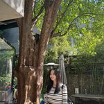 “햇살에 따뜻이 녹아든 순간”…이주연, 초여름의 여유→<b>도시</b> 속 휴식