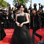 16억원짜리 목걸이 착용한 카리나 조지나 <b>리한나</b>