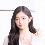 [현장포토] "설.렘.주.의.보"...레이, <b>인형</b>의 눈맞춤