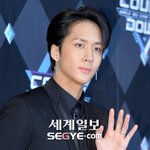  병역비리 이후 빅스 ‘손절’당했다 “13주년 <b>단체샷</b>에서 실종”