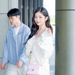 [사진]아이브 조이 레이,'여신의 출국길 인사'