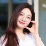 [포토] 크러쉬 조이 '심쿵 볼하트'