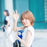 끌어안고 출근하는 완뭉이’ (웬디의 영스트리트 출근길) [<b>HD</b>포토]