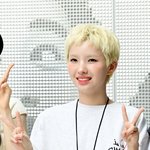 [<b>MD</b>포토] 금발의 아이들 소연 '깜찍한 V