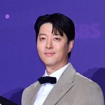 이동건, 이혼 5년만 새 ? “미모의 여성과 <b>포착</b>”