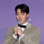 이동건, 미모의 여성과 데이트…열애설 침묵