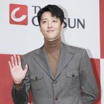 이동건 열애설 "미모의 여성과 길거리 스킨십"