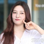 [E포토] 레드벨벳크러쉬 조이, '말랑말랑 볼콕'