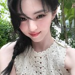 한소희 맞아? 이탈리아서 터진 '과즙미 <b>MAX</b>' 화장법 보니..