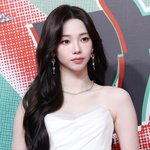 [댓글부탁해] 빵터진 카리나, '빨강2 점퍼' 타격 없었다..에스파...