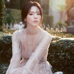 명품이 한<b>소희</b> 덕 봤네…숲 속 공주님, 외모 또 업그레이드