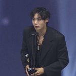 출연 작품마다 대박→2관왕 쾌거 “팬들 사랑해”[<b>ASEA</b>2025]