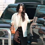 신시아 '<b>차량</b>에서 조심스러운 하차'