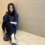 화장실 바닥인줄 알고 깜짝…신세경, 털썩 주저앉은 <b>cool</b> 매력