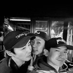 이민우·전진·앤디, ‘신화 광복절’ 자축... “<b>반쪽</b>이지만 행복”