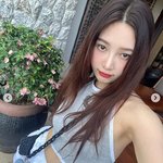 레드벨벳 크러쉬 조이, <b>짝눈</b>도 매력있어..개미허리 시선강탈