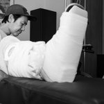 '윤혜진' 엄태웅, 8년째 공백도 속상한데 무릎까지 깁스 '입원'