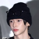 원빈은 <b>비니</b>만 쓰면 데뷔초 그모습 그대로네