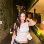 레드벨벳크러쉬 조이, 청바지에 흰 티는 진리..S라인 몸매로 섹시美