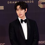 '김수빈' <b>윤박</b>, 야구 얼마나 좋아하길래…대종상 시상식도 팽개칠...