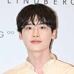 [포토] 이종석, '잘생겼는데 귀여워...다가졌네'