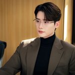 300억 정산' 아이유와 비교되네…이종석, 9년차인데도 의지 제로...