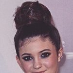 카일리<b>제너</b> 성형으로 억까하는 사람들(사진 일부 수정)