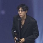 출연 작품마다 대박→2관왕 쾌거 “팬들 사랑해”[<b>ASEA</b>2025]