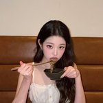 장원영, 이렇게 복스럽게 먹는다고? 슬랜더 여신의 반전 먹방